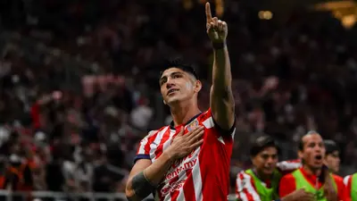 ¡Inesperado regreso! Alan Pulido volverá a vestir la camiseta de Chivas