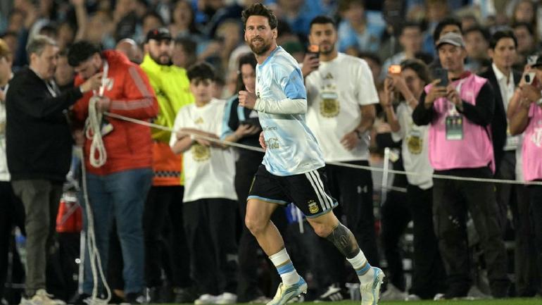 Lionel Messi entrando al Estadio Monumental para su último partido con Argentina |AFP