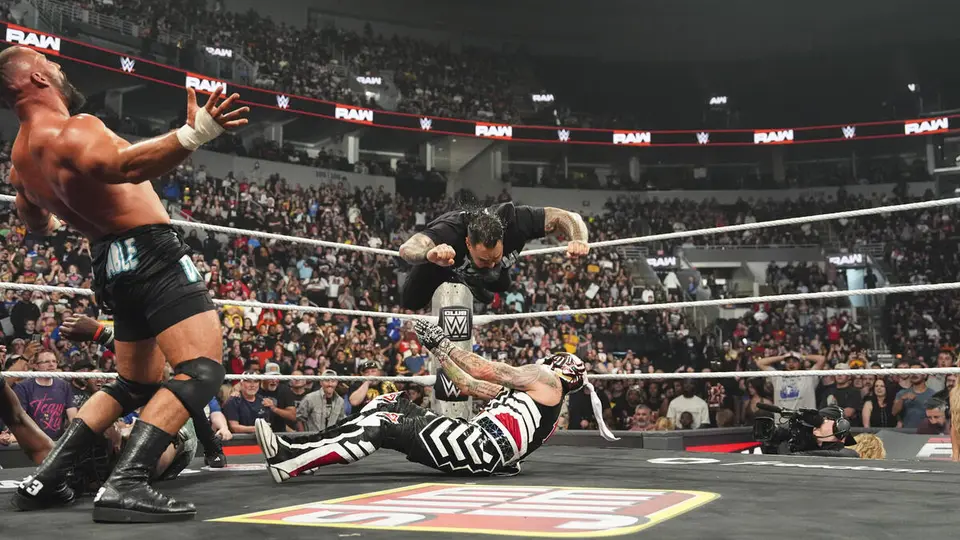 Bronson Reed ataca a Penta en Monday Night Raw | wwe.com