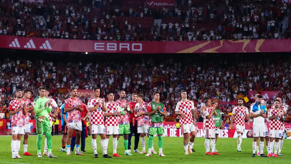 Jugadores de la Selección de Croacia saludan a su afición en la Nations League | AP