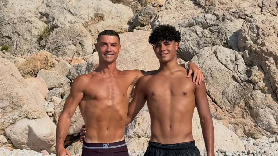 Cristiano Ronaldo con su hijo en unas vacaciones | INSTAGRAM