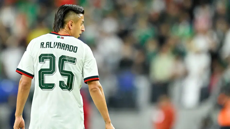 Roberto Alvarado con la Selección Mexicana | IMAGO 7