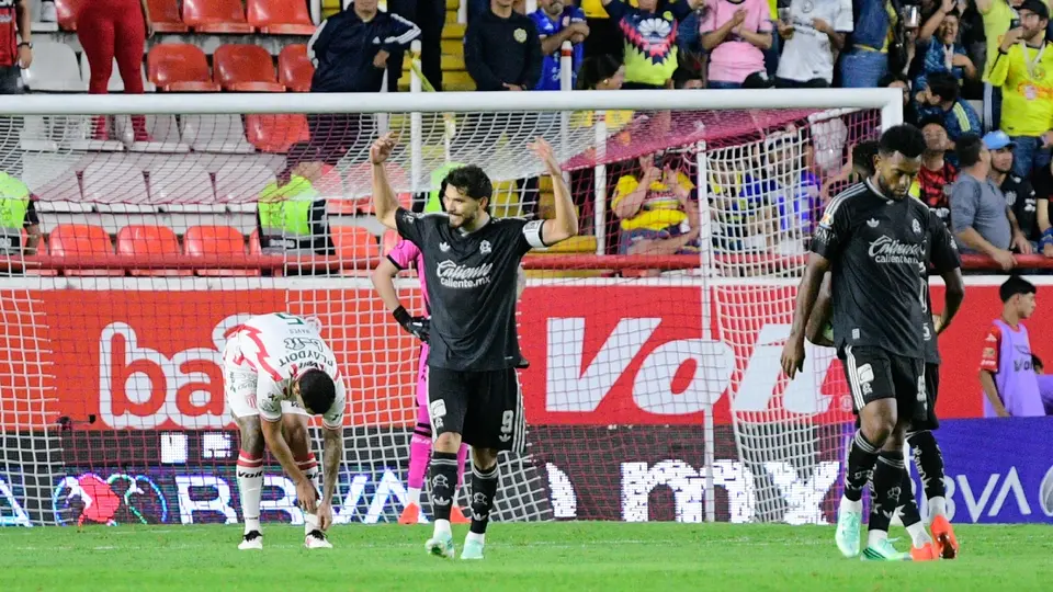 Henry Martin en celebración de gol con América | IMAGO 7