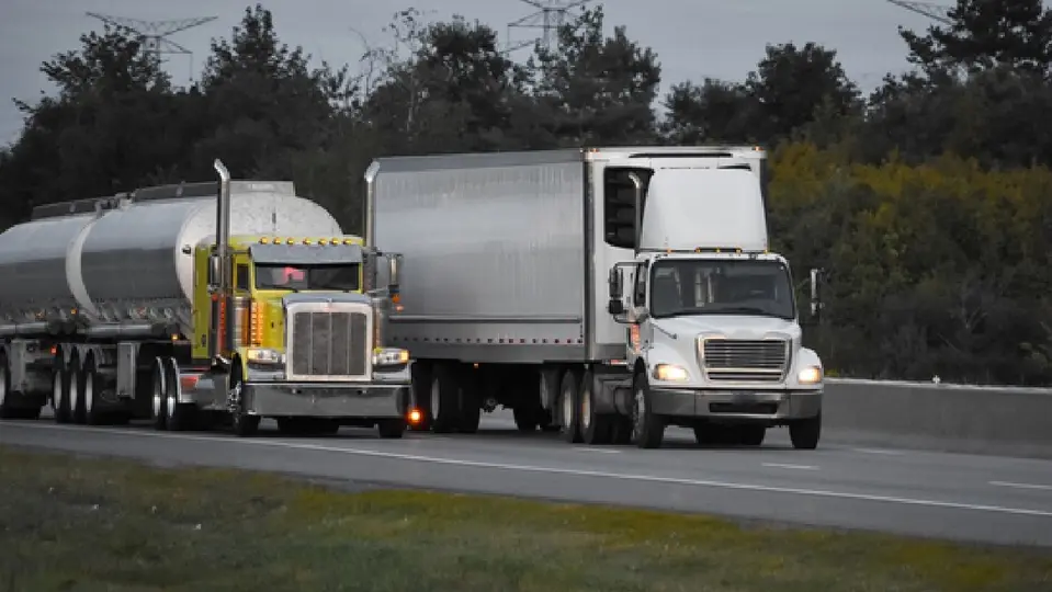 Para un camionero estadounidense podría significar una ahorro de decenas de dólares / Magnific