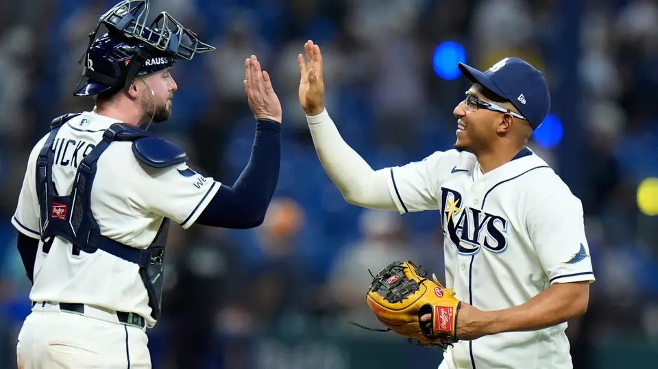 Jugadores de Rays celebran otro triunfo ante Yankees | AP