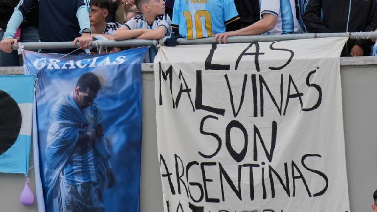 Manta de las Malvinas son Argentinas | AP