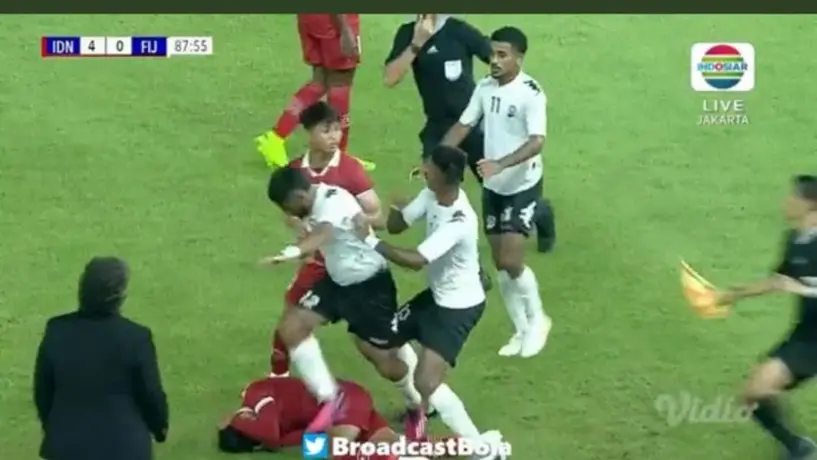 Futbolista le propinó brutal nocaut a su rival durante un partido en Indonesia