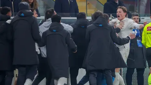 Napoli gana ante Genoa con gol en el último minuto l AP