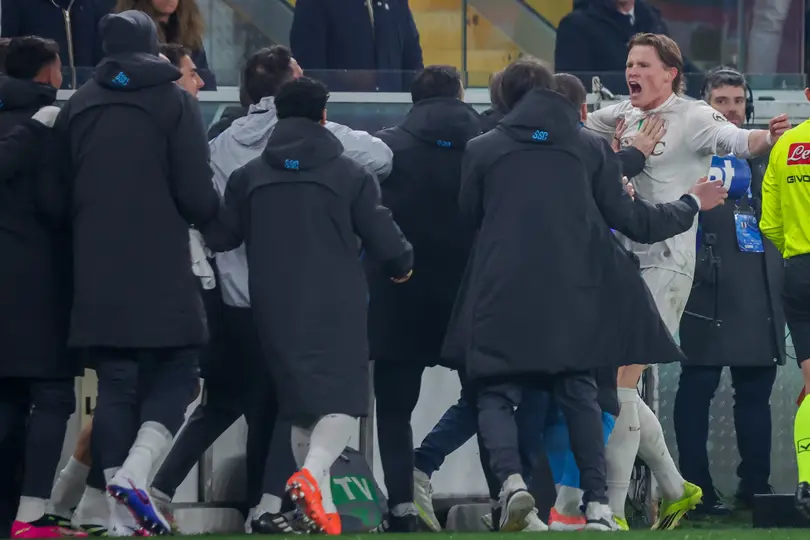 Napoli gana ante Genoa con gol en el último minuto l AP