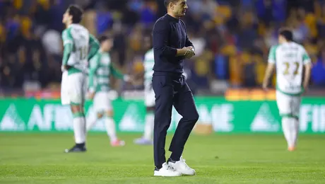 DT de Santos carga contra arbitraje tras penal polémico ante Tigres: 'Nos condenó'