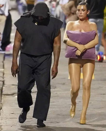 Ahora el cantante se deja ver con su actual esposa a todos los lugares que visita / FB: @kanyewest