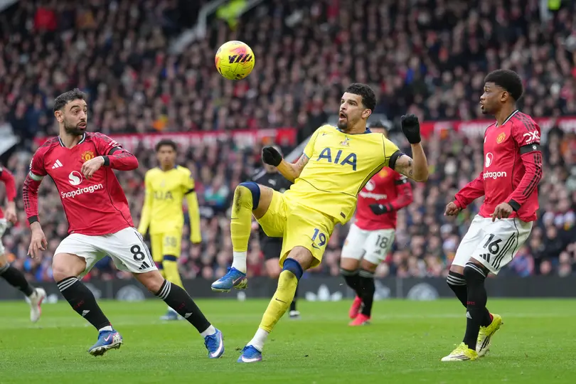 Solanke durante el encuentro ante Manchester United | AP