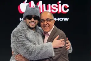 ¡Listo para el Halftime Show del Super Bowl! Pepe Segarra se rinde y saca los 'prohibidos' con Bad Bunny