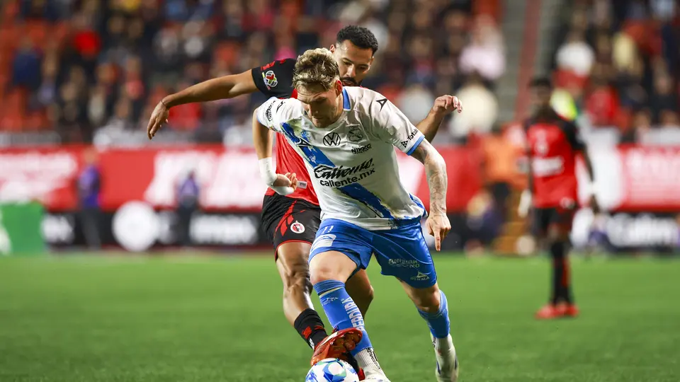 Mourad Daoudi y Emiliano Gómez luchando un balón | IMAGO7