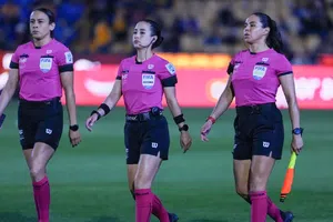 Katia Itzel provoca pelea entre Faitelson, el Ruso y el Cantante