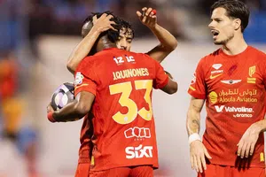 ¡Uno más de Julián! Quiñones anota de nueva cuenta con el Al Qadasiya