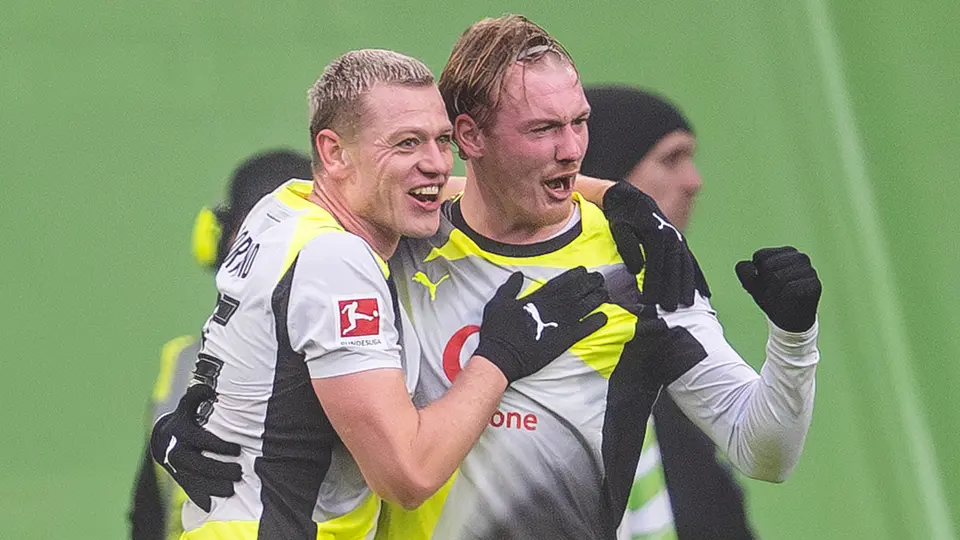 Julian Brandt celebra su gol contra Wolfsburgo | AP