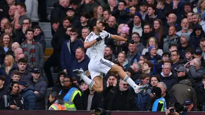 Raúl Jiménez provoca el autogol en la derrota del Fulham ante Everton
