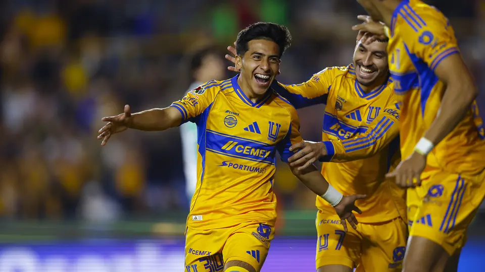 'Chicha' Sánchez festeja de peculiar manera su gol en la goleada de Tigres sobre Santos