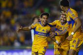 'Chicha' Sánchez festeja de peculiar manera su gol en la goleada de Tigres sobre Santos