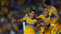 'Chicha' Sánchez festeja de peculiar manera su gol en la goleada de Tigres sobre Santos