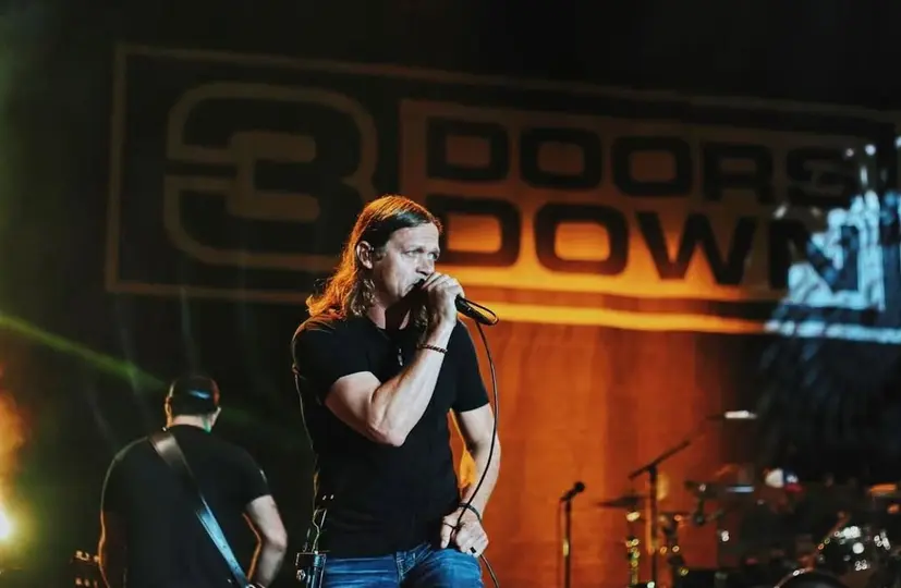 Brad Arnold, vocalista y fundador de 3 Doors Down, falleció a los 47 años tras una batalla contra el cáncer./ @brad3doorsdown