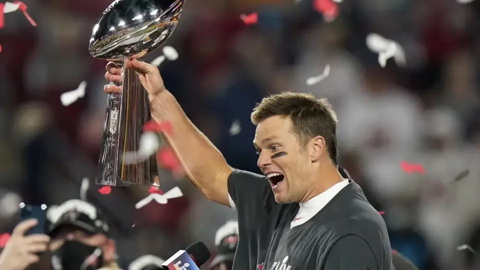 Tom Brady con su Super Bowl con Tampa Bay | AP