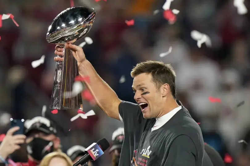 Tom Brady con su Super Bowl con Tampa Bay | AP