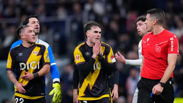 Rayo Vallecano vs Real Oviedo es suspendido por mal estado del campo