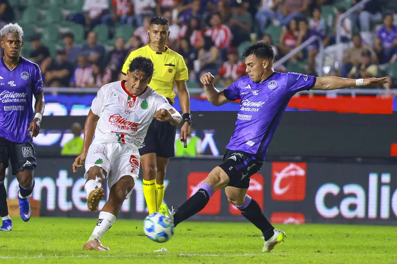 Luis Romo, de Chivas, en el duelo ante Mazatlán | MEXSPORT