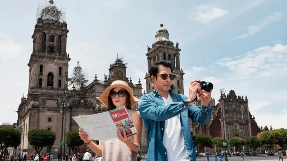 El turismo que llegará a las sedes mundiales dejará cientos de millones de dólares / FREEPIK