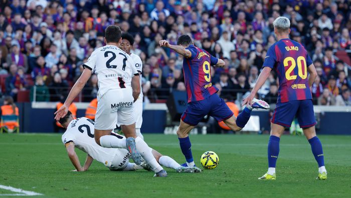 Robert Lewandowski anotó el primer gol del Barcelona en el partido contra Mallorca | AP