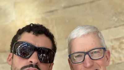 Bad Bunny y Tim Cook juntos: el CEO de Apple apoya al reguetonero antes del Super Bowl 2026