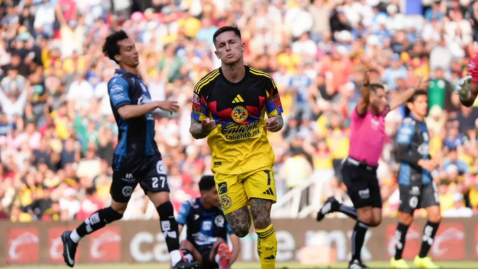 ¡Maradoniano! Brian Rodríguez marca gol de otro partido en Querétaro vs América