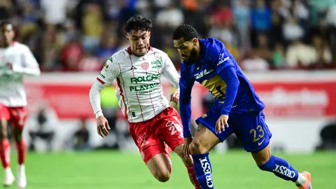 Juninho y Emilio Lara en el Necaxa vs Pumas del Clausura 2026 | MEXSPORT