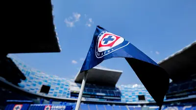 Larcamón rota su once ante San Luis para mantener a Cruz Azul en la cima