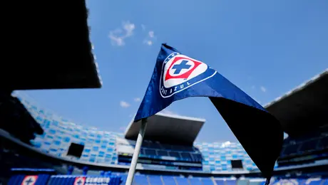 Larcamón rota su once ante San Luis para mantener a Cruz Azul en la cima