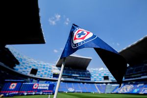 Larcamón rota su once ante San Luis para mantener a Cruz Azul en la cima