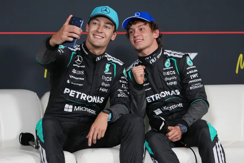George Russell y Kimi Antonelli tras la clasificación del GP de Australia | AP