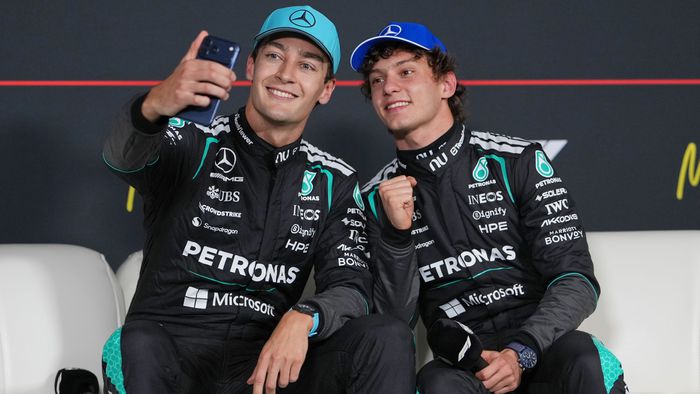 George Russell y Kimi Antonelli tras la clasificación del GP de Australia | AP