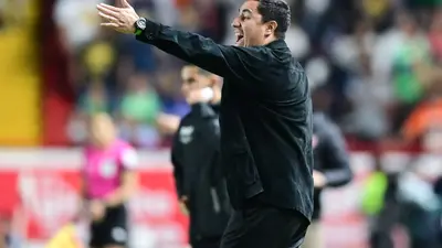 Efraín Juárez se enfoca en Pumas e ignora críticas