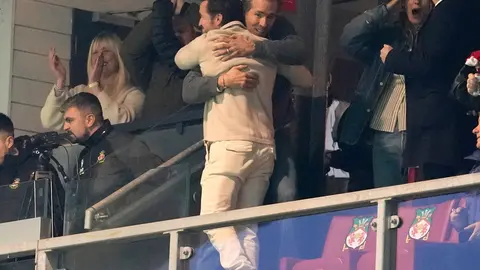 Ryan Reynolds celebrando el gol del Wrexham ante el Chelsea en la FA Cup I AP