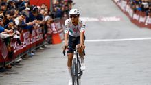 Isaac del Toro hace historia y se sube al podio de Strade Bianche