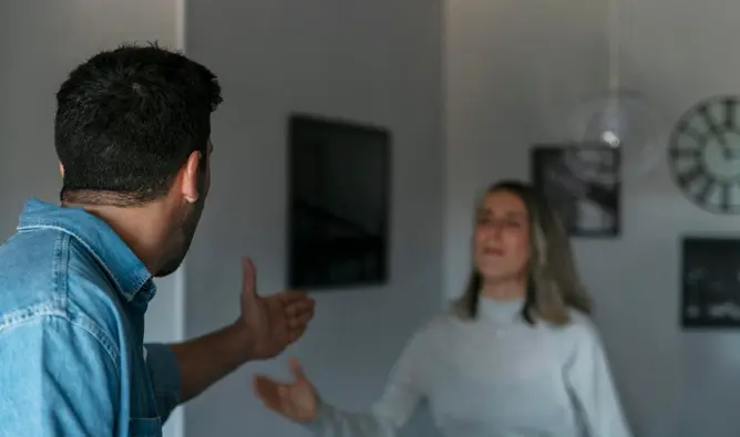 El gaslighting como un proceso de manipulación psicológica prolongada / FREEPIK