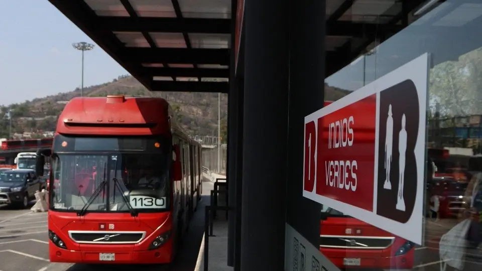 El Metrobús implementa un sistema de anuncios bilingües en inglés y español / FB: @MetrobusCDMX