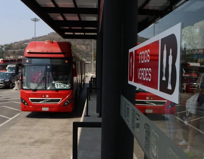 El Metrobús implementa un sistema de anuncios bilingües en inglés y español / FB: @MetrobusCDMX