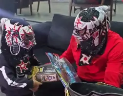 Niño recibió figuritas de Penta Zero Miedo l CAPTURA
