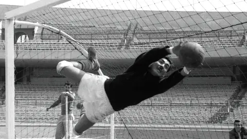 Antonio "La Tota" Carbajal | MEXSPORT