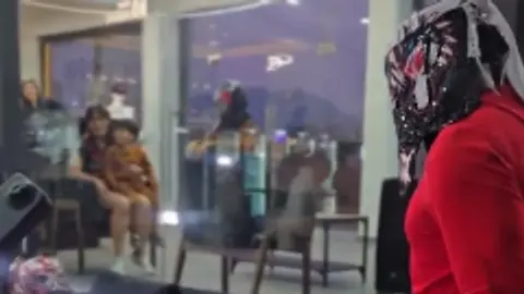 El encuentro entre Penta Zero Miedo y fan l CAPTURA