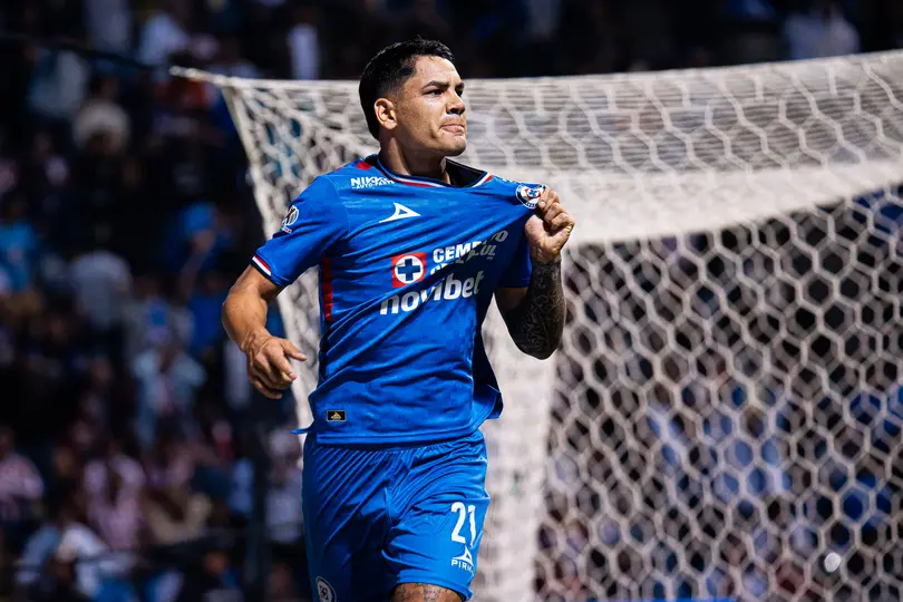 Gabriel 'Toro' Fernández, jugador de Cruz Azul, en el duelo ante Chivas en el Clausura 2026 | IMAGO7